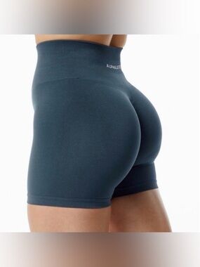 Alphalete - Amplify short 4.5”